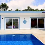 Uezuemlue 1 Bedroom Secluded With Private Pool 빌라 칼칸