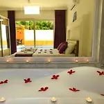 Uezuemlue 1 Bedroom Secluded With Private Pool *