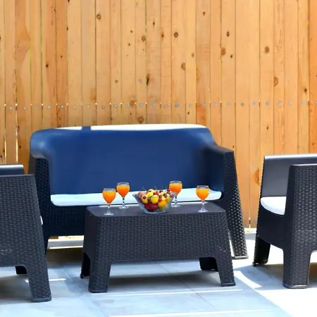 Вилла Uezuemlue 1 Bedroom Secluded With Private Pool *