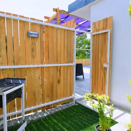 Uezuemlue 1 Bedroom Secluded With Private Pool Вилла