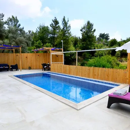Вилла Uezuemlue 1 Bedroom Secluded With Private Pool *